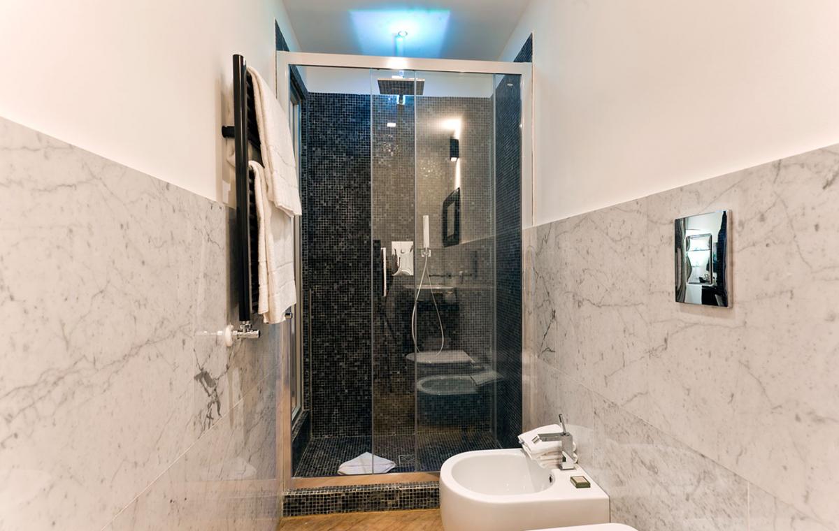 Rome Shower Suite
